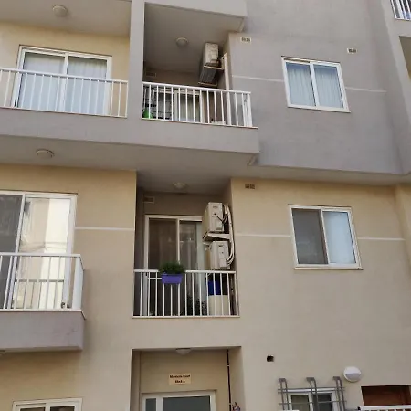 Cosy Central To All Amenities And Very Near The Sea In